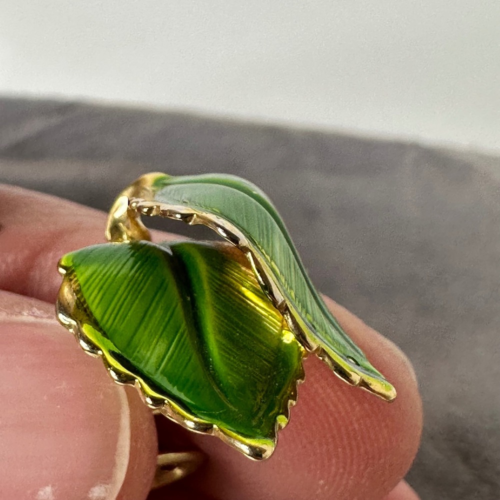 Vintage Giovanni Green Enamel Double Leaf Gold Tone Clip On Earrings Signed - Picture 10 of 15